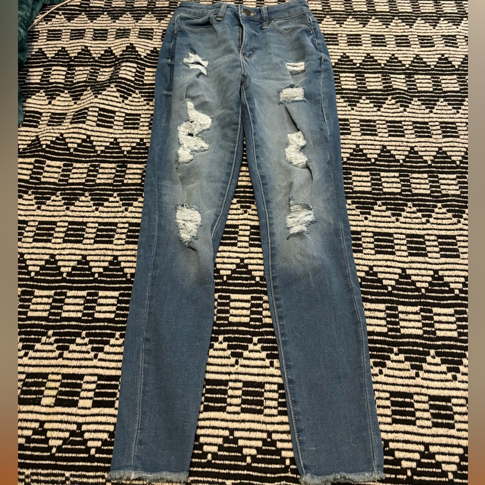 Women’s ripped skinny jeans